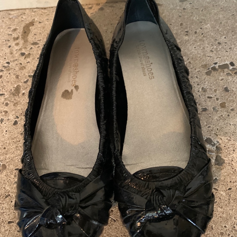 Black flats- browns boutique